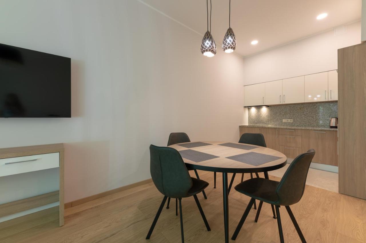 Oasis Apartments ยูร์มาลา ภายนอก รูปภาพ